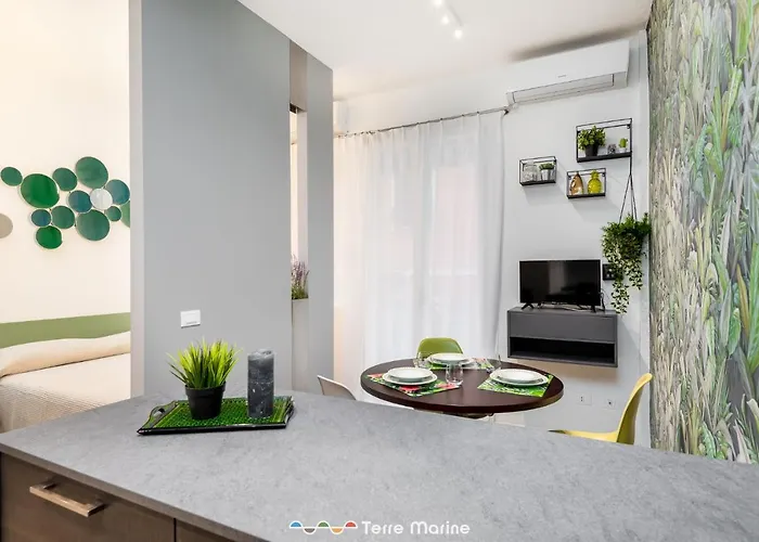 Suite 14, Terre Marine