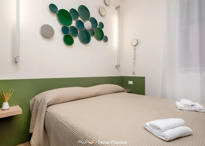 Suite 14, Terre Marine